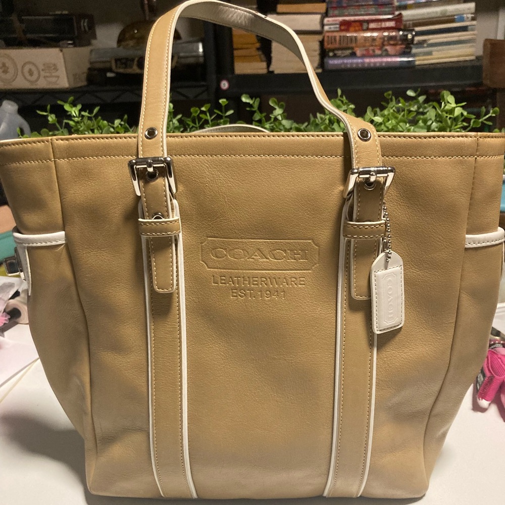 Coach Hampton beige/tan with white accents